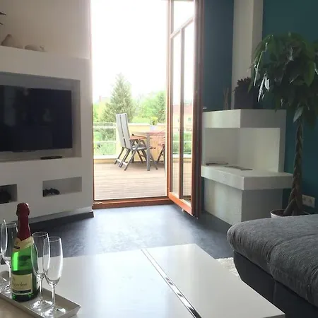 Harmonie-obergeschoss - 2x Schlafzimmer Kamin Playstation Grosser Balkon Apartment