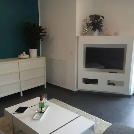 Harmonie-obergeschoss - 2x Schlafzimmer Kamin Playstation Grosser Balkon * Drezno
